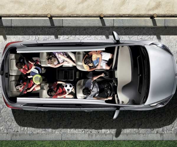 Interior del Kia Carens Grande